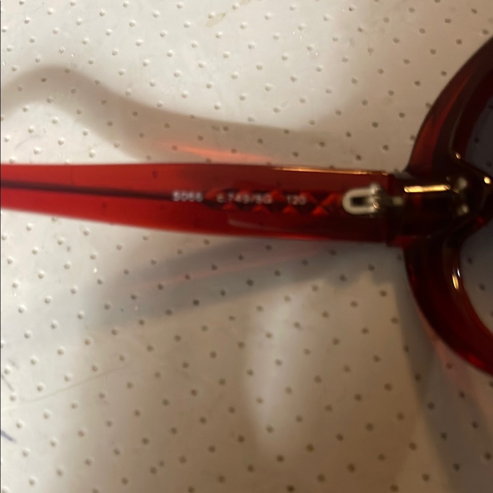 CHANEL Red Oversized Sunglasses with Gradient Lenses - Picture 5 of 6